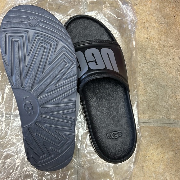 UGGS - Picture 3 of 3